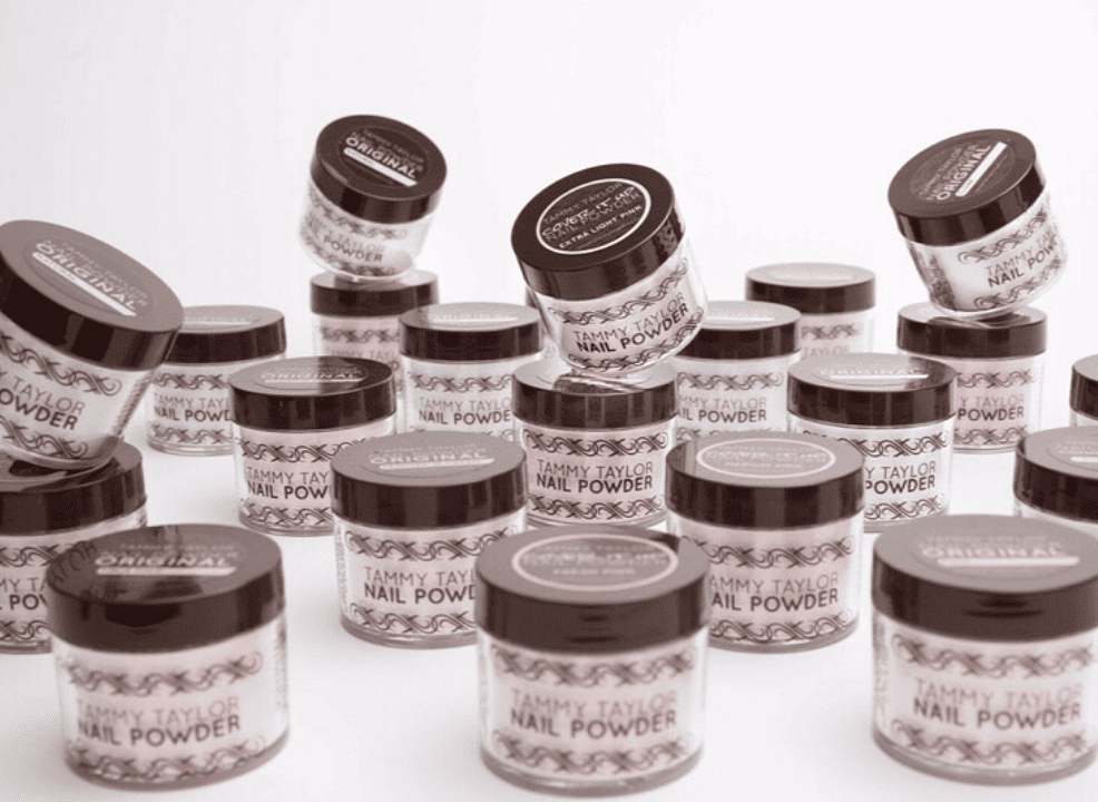 Polvo rosa y blanco para uñas