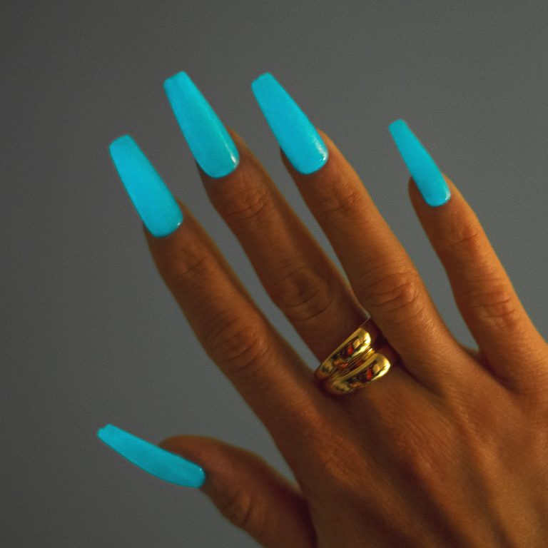 Blue Mirage Glow In The Dark Velvet Cat Eye – Gelegance Gel Polish | Tammy Taylor Europe