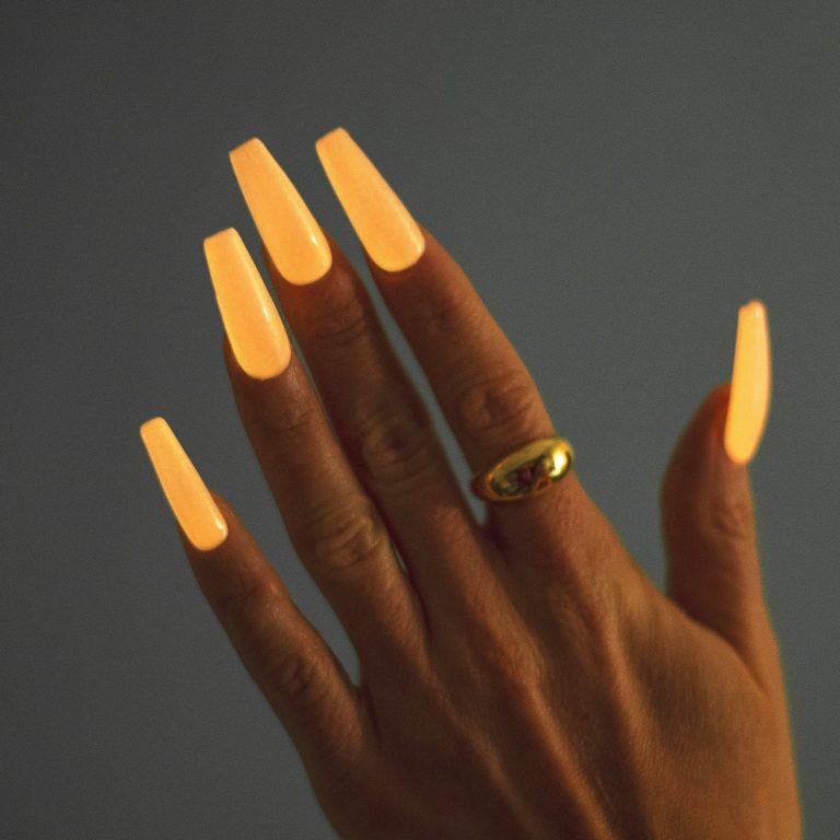 Peach Clouds Glow In The Dark Velvet Cat Eye – Gelegance Gel Polish | Tammy Taylor Europe